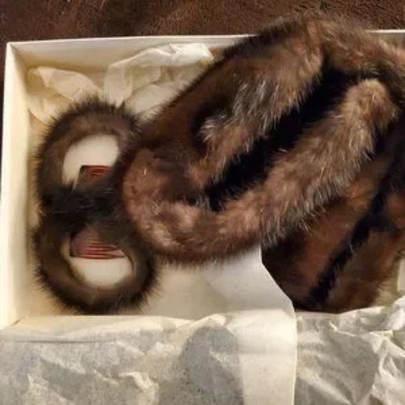 Vintage Burton's Real Fur Clip On Scarf and Matching Hair Clip - Picture 1 of 4